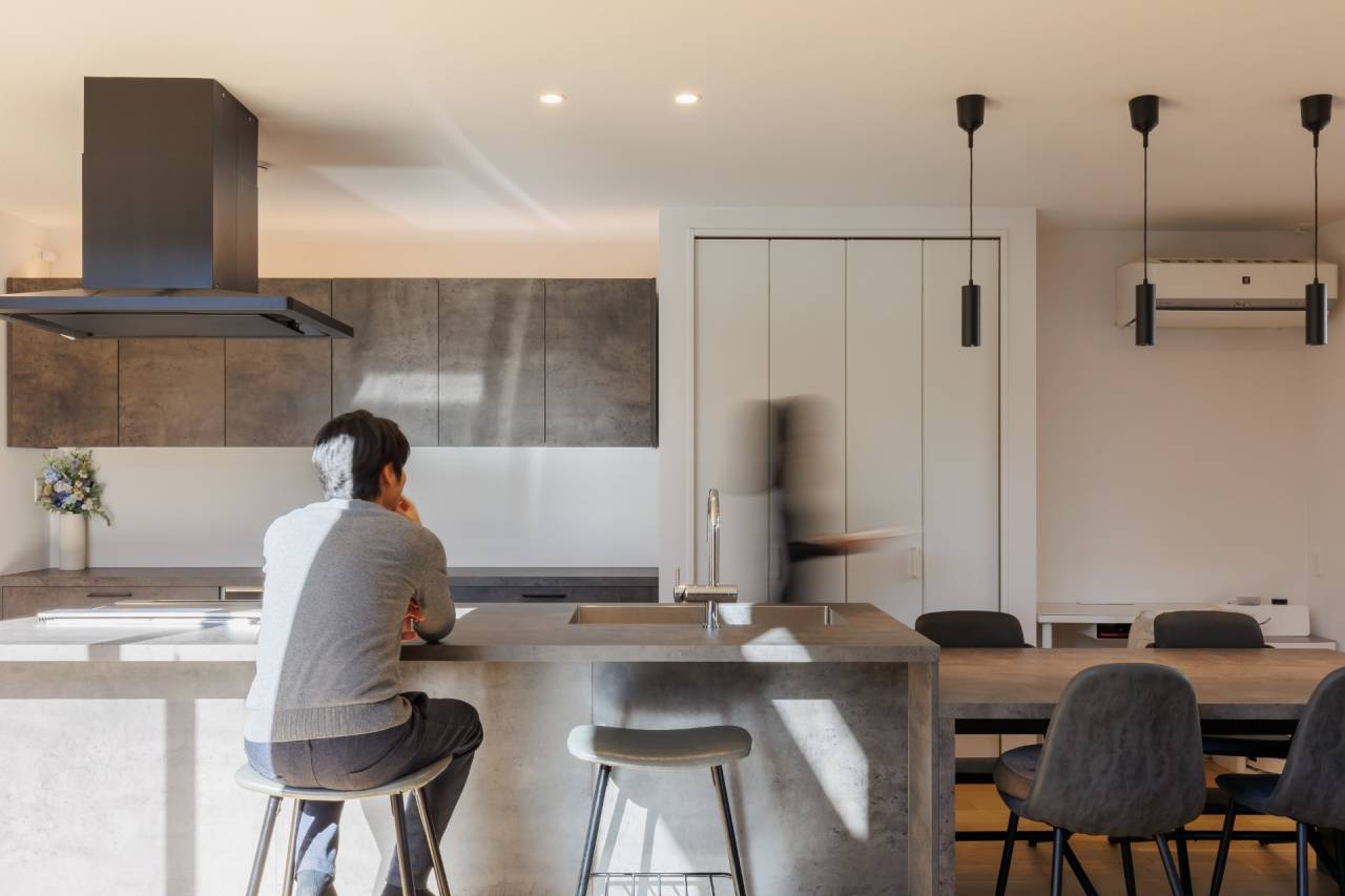 アイランドキッチンのL型LDKハウス