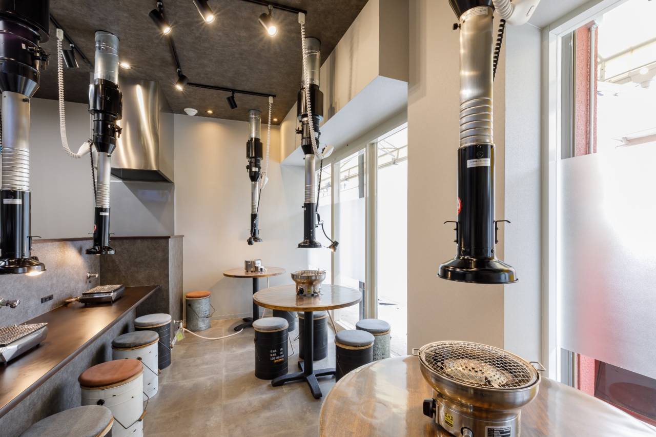 ホルモン焼肉店をバル風にオシャレ改装