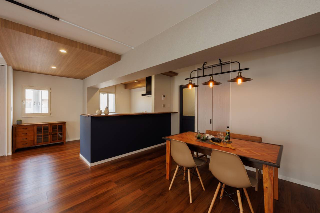 落ち着きのアンティーク・コーデ