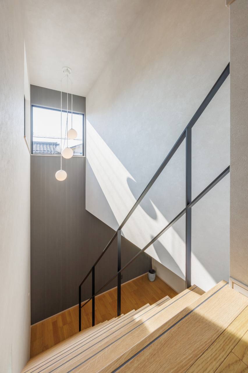 素材の対比を楽しむ。異素材ミックスでつくる「奥行きのある」住まい