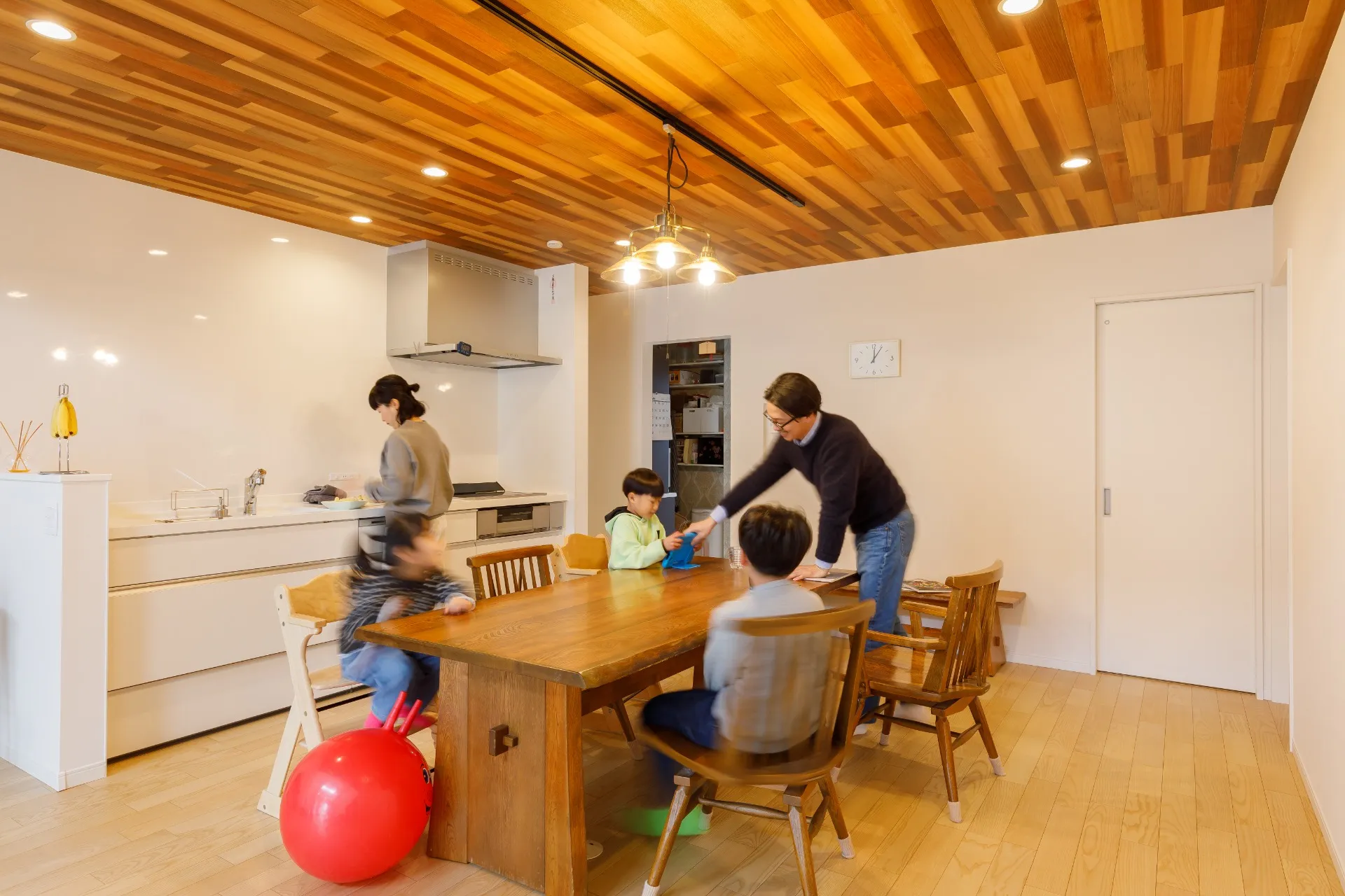 生活感が芽生えた引渡し後の住まいをご紹介♪【家族が集まる平屋の家】